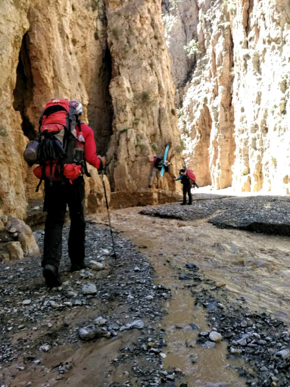 Ascensión y paso por las gargantas del Ayachi