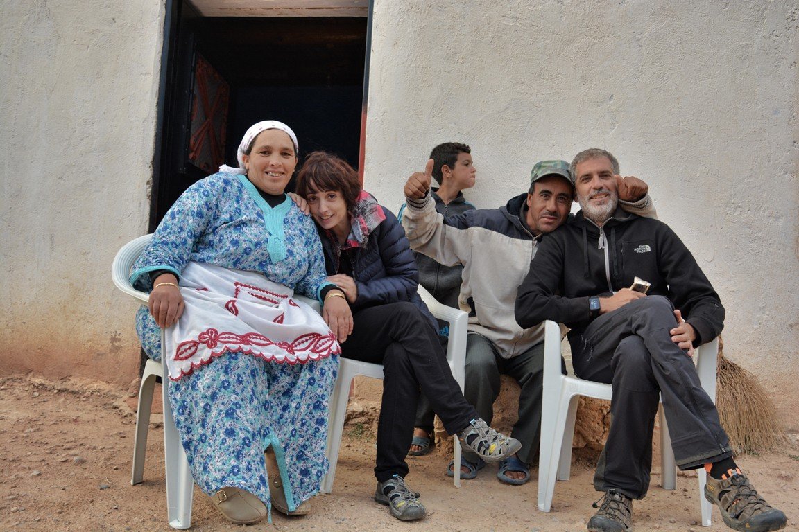 Familia amazige propietaria de la casa rural y equipo de Tubqal Marruecos en el Ayachi