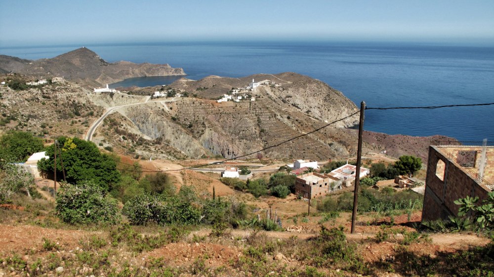 El mar siempre visible en el Parque Natural del Alhucemas. 